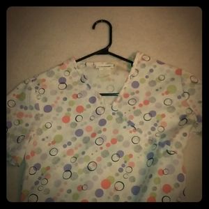 Nursing uniform top patterned